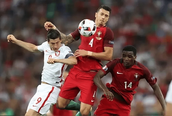 战术博弈：防守反击VS攻势足球 沙职攻防两极的正面碰撞