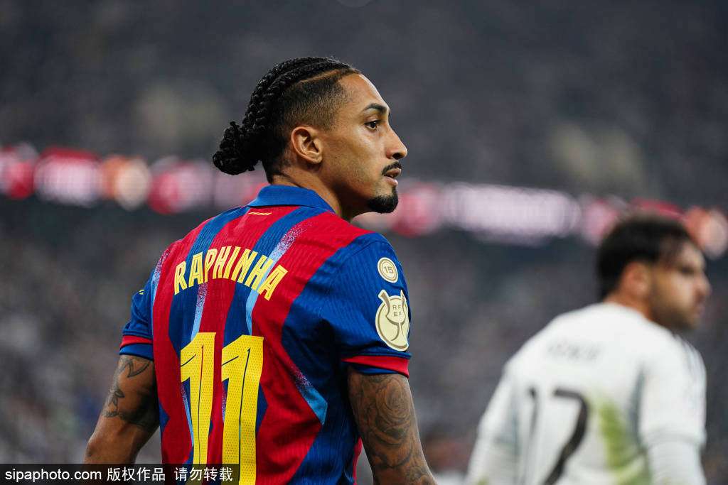 震撼！梅西94分钟绝杀，阿根廷队在世界杯预选赛中逆转巴西！